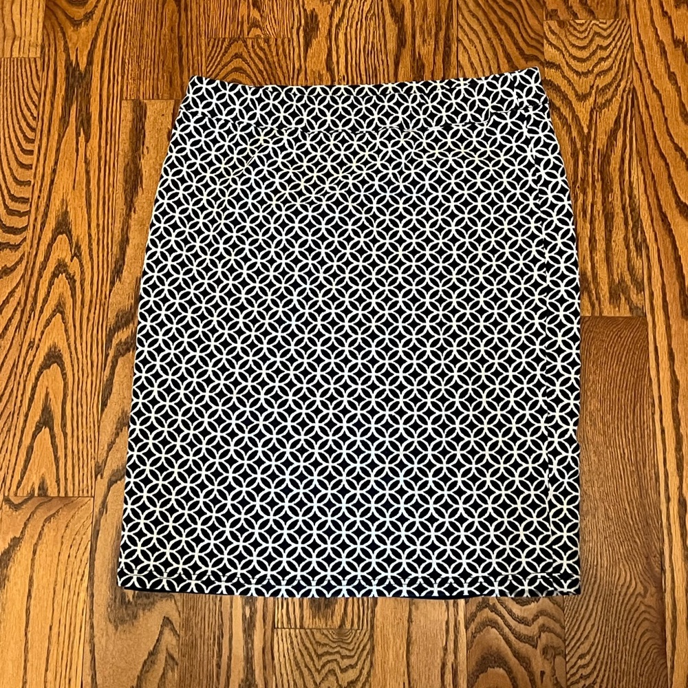 41 Hawthorn Navy and White Patterned Pencil Skirt- Size Large